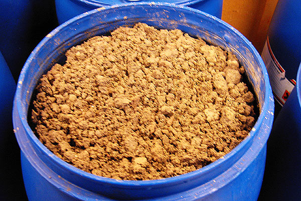 Station de traitement et de recyclage des eaux d'un atelier de peinture